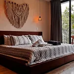 Meraki Luxury Condo By Marea